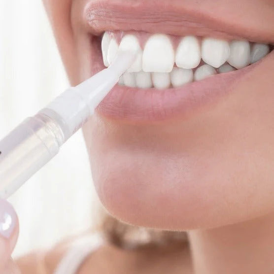LÁPIZ BLANQUEADOR SMILE WHITE™ EN FÓRMULA MEJORADA + OTRO GRATIS 🎁 (2x1)